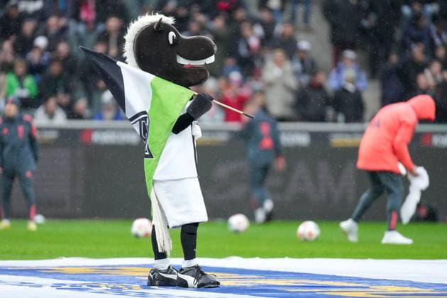 2025-10-25 Borussia Monchengladbach v FC Bayern Munchen - Bundesliga MOENCHENGLADBACH, GERMANY - OCTOBER 25: Official mascot Junter of Borussia Monchengladbach during the Bundesliga match between Borussia Monchengladbach and FC Bayern Munchen at Borussia-Park on October 25, 2025 in Moenchengladbach, Germany. Moenchengladbach Borussia-Park Germany Content not available for redistribution in The Netherlands directly or indirectly through any third parties. Copyright: xJorisxVerwijstx