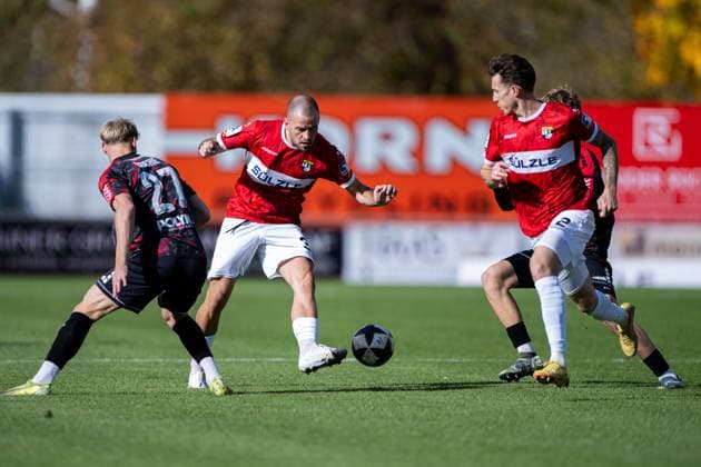 Ivo Colic, (TSG Balingen, 31), am Ball im Mittelfeld, TSG Balingen vs. KSV Hessen Kassel, Fussball, Regionalliga Suedwest, 14. Spieltag, Saison 2025 2026, 25.10.2025, Eibner-Pressefoto Andreas Ulmer TSG Balingen vs. KSV Hessen Kassel, Fussball, Regionalliga Suedwest, 14. Spieltag, Saison 2025 2026, 25.10.2025, Balingen Copyright: xEibner-Pressefoto AndreasxUlmerx EP_AUR