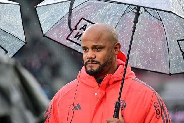 25.10.2025; Moenchengladbach; Fussball, Herren, Saison 2025 2026, Borussia Moenchengladbach vs. Bayern Muenchen Vincent Kompany (Trainer Bayern) DFL regulations prohibit any use of photographs as image sequences and or quasi-video. Borussia-Park NRW Deutschland