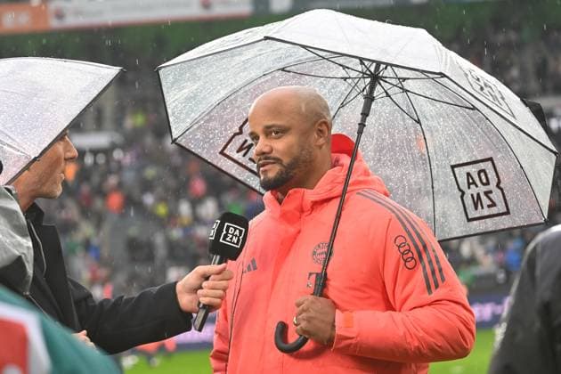 25.10.2025, Fussball: 1. Bundesliga, Saison 2025 2026, 08. Spieltag, Borussia Moenchengladbach - FC Bayern Muenchen im Borussia-Park in Moenchengladbach. Vincent Kompany (FC Bayern Muenchen, Trainer) im Interview bei DAZN. Wichtiger Hinweis: Gemaess den Vorgaben der DFL Deutsche Fussball Liga bzw. des DFB Deutscher Fussball-Bund ist es untersagt, in dem Stadion und oder vom Spiel angefertigte Fotoaufnahmen in Form von Sequenzbildern und oder videoaehnlichen Fotostrecken zu verwerten bzw. verwerten zu lassen. Foto: Kirchner-Media Thomas Haesler Copyright: xKirchner-Media ThomasxHaeslerx