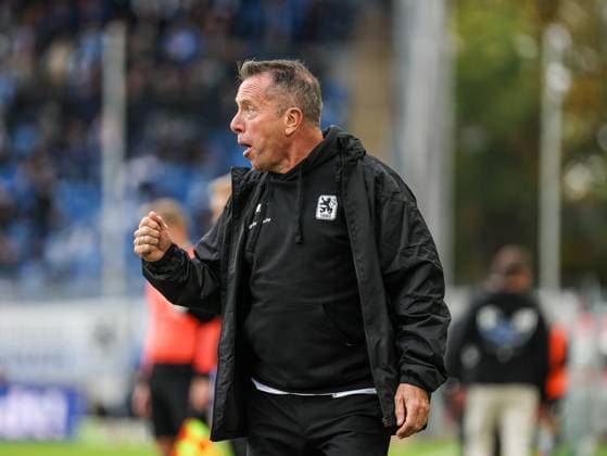 Markus Kauczinski (Cheftrainer TSV) beim SV Waldhof Mannheim - 1860 München am 25.10.25 in Carl Benz Stadion, Mannheim xamx Foto: Alfio Marino