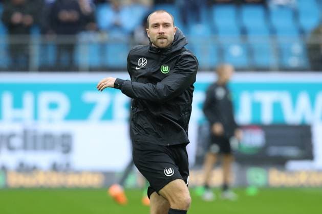 25.10.2025, xtgx, Fussball - 1.Bundesliga, Hamburger SV - VfL Wolfsburg emspor, v.l. (Christian Eriksen (Wolfsburg, 24) DFL DFB REGULATIONS PROHIBIT ANY USE OF PHOTOGRAPHS as IMAGE SEQUENCES and or QUASI-VIDEO) Hamburg