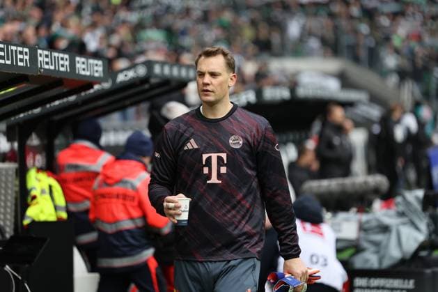 GER, 1.FBL. Borussia Moenchengladbach vs FC Bayern Muenchen 25.10.2025, Borussia Park, Moenchengladbach, GER, 1.FBL. Borussia Moenchengladbach vs FC Bayern Muenchen , im Bild: Manuel Neuer Torwart (Bayern Muenchen 1), sitzt auf der Reservebank