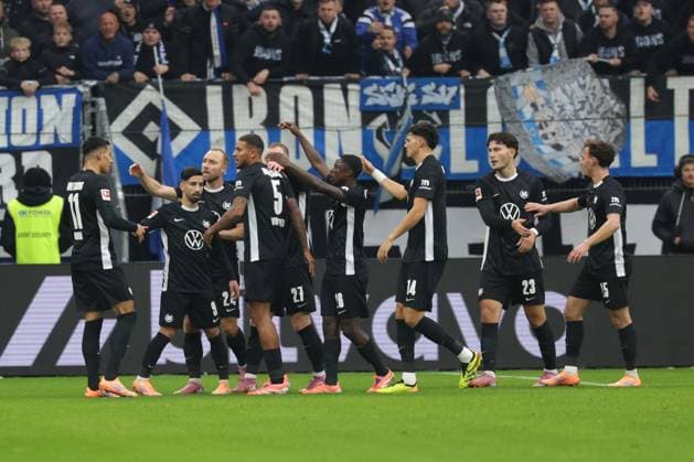 GER, xFSx ,Hamburg, HSV , 1. Bundesliga , Fussball, DFL, Hamburger SV , am Hamburger Volksparkstadion , VFL Wolfsburg , 25.10.2025 , v.l. VfL Wolfsburg macht das 0:1 durch Adam Daghim ( VfL Wolfsburg ,11) DFL regulations prohibit any use of photographs as image sequences and or quasi-video. Copyright: HMBxMedia FernandoxSoares