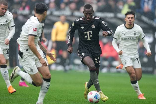 2025-10-25 Borussia Monchengladbach v FC Bayern Munchen - Bundesliga MOENCHENGLADBACH, GERMANY - OCTOBER 25: Nicolas Jackson of FC Bayern Munchen runs with the ball during the Bundesliga match between Borussia Monchengladbach and FC Bayern Munchen at Borussia-Park on October 25, 2025 in Moenchengladbach, Germany. Moenchengladbach Borussia-Park Germany Content not available for redistribution in The Netherlands directly or indirectly through any third parties. Copyright: xJorisxVerwijstx
