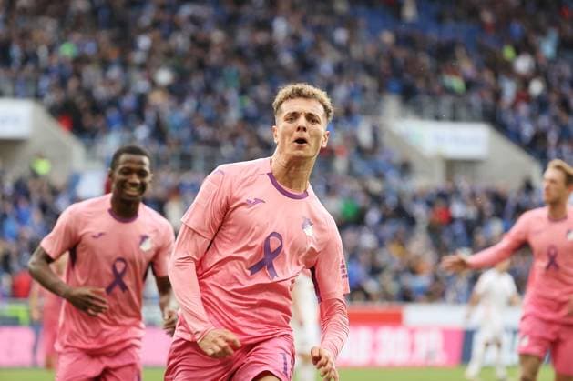 25.10.2025, xtvx, Fussball 1.Bundesliga, TSG 1899 Hoffenheim - 1.FC Heidenheim v.l. Goal scored, Tor zum 1:0 Fisnik Asllani (TSG 1899 Hoffenheim) Torjubel, Goal celebration, celebrate the goal, celebrates scoring (DFL DFB REGULATIONS PROHIBIT ANY USE OF PHOTOGRAPHS as IMAGE SEQUENCES and or QUASI-VIDEO) Sinsheim