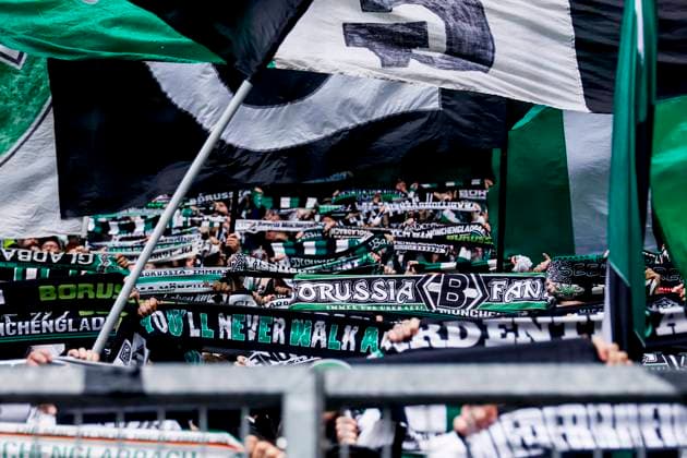 supporters of Borussia Mönchengladbach hold their scarves high Borussia Mönchengladbach v FC Bayern München, Bundesliga, Borussia Mönchengladbach v FC Bayern München, Stadion im Borussia-Park, October 25, 2025, Mönchengladbach, Germany.