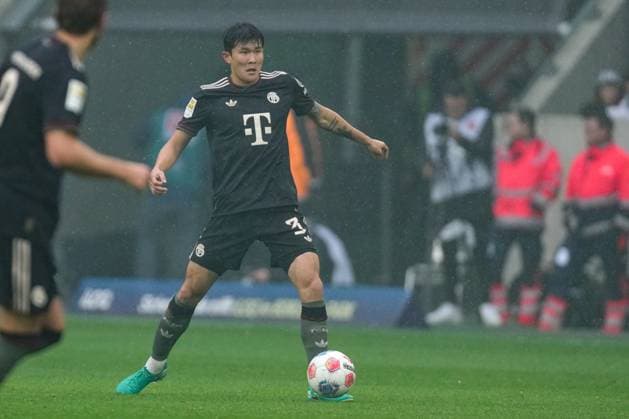 2025-10-25 Borussia Monchengladbach v FC Bayern Munchen - Bundesliga MOENCHENGLADBACH, GERMANY - OCTOBER 25: Minjae Kim of FC Bayern Munchen looks on during the Bundesliga match between Borussia Monchengladbach and FC Bayern Munchen at Borussia-Park on October 25, 2025 in Moenchengladbach, Germany. Moenchengladbach Borussia-Park Germany Content not available for redistribution in The Netherlands directly or indirectly through any third parties. Copyright: xJorisxVerwijstx