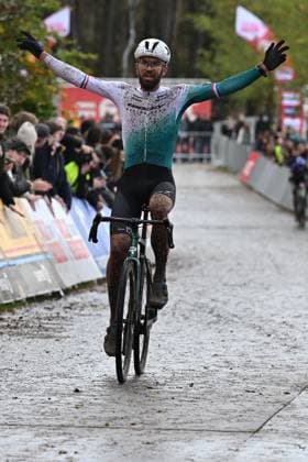 Dutch Joris Nieuwenhuis celebrates as he crosses the finish line to win the elite men s race of the Exact Cross, stage 3 (out of 7) in the Exact Cross cyclocross competition, in Heerde, on Saturday 25 October 2025. DAVIDxPINTENS  x137906364x