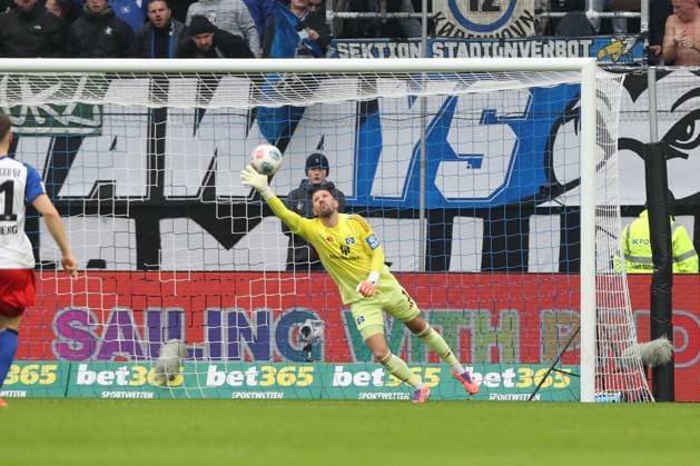 25.10.2025, xtgx, Fussball - 1.Bundesliga, Hamburger SV - VfL Wolfsburg emspor, v.l. Tor zum 0:1 durch Adam Daghim (Wolfsburg, 11) (DFL DFB REGULATIONS PROHIBIT ANY USE OF PHOTOGRAPHS as IMAGE SEQUENCES and or QUASI-VIDEO) Hamburg