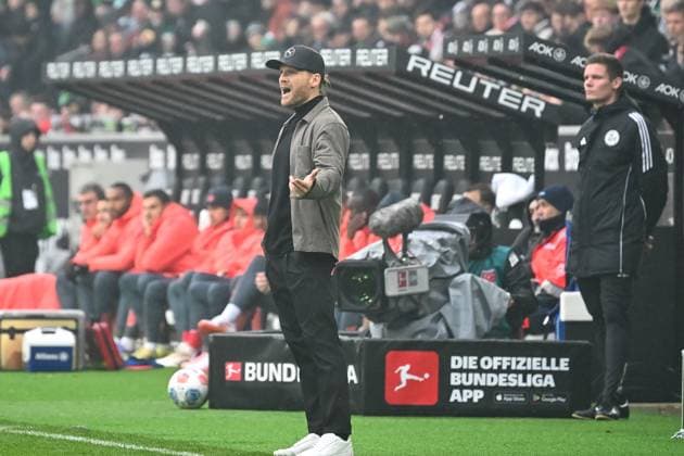 25.10.2025, Fussball: 1. Bundesliga, Saison 2025 2026, 08. Spieltag, Borussia Moenchengladbach - FC Bayern Muenchen im Borussia-Park in Moenchengladbach. Eugen Polanski (Borussia Moenchengladbach, Trainer) am Seitenrand. Wichtiger Hinweis: Gemaess den Vorgaben der DFL Deutsche Fussball Liga bzw. des DFB Deutscher Fussball-Bund ist es untersagt, in dem Stadion und oder vom Spiel angefertigte Fotoaufnahmen in Form von Sequenzbildern und oder videoaehnlichen Fotostrecken zu verwerten bzw. verwerten zu lassen. Foto: Kirchner-Media Thomas Haesler Copyright: xKirchner-Media ThomasxHaeslerx