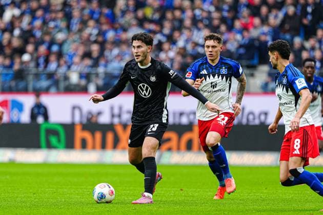Jonas Wind (VfL Wolfsburg, 23), Nicolai Remberg (Hamburger SV, 21) GER, Hamburger SV vs. VfL Wolfsburg, Fussball, 1. Bundesliga, Spieltag 8, Saison 2025 2026, 25.10.2025 DFL REGULATIONS PROHIBIT ANY USE OF PHOTOGRAPHS AS IMAGE SEQUENCES AND OR QUASI-VIDEO GER, Hamburger SV vs. VfL Wolfsburg, Fussball, 1. Bundesliga, Spieltag 8, Saison 2025 2026, 25.10.2025 Hamburg Copyright: xEibner-Pressefoto MarcelxvonxFehrnx EP_MFN