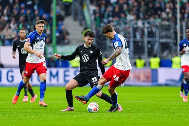 Jonas Wind (VfL Wolfsburg, 23), Luka Vuskovic (Hamburger SV, 44) GER, Hamburger SV vs. VfL Wolfsburg, Fussball, 1. Bundesliga, Spieltag 8, Saison 2025 2026, 25.10.2025 DFL REGULATIONS PROHIBIT ANY USE OF PHOTOGRAPHS AS IMAGE SEQUENCES AND OR QUASI-VIDEO GER, Hamburger SV vs. VfL Wolfsburg, Fussball, 1. Bundesliga, Spieltag 8, Saison 2025 2026, 25.10.2025 Hamburg Copyright: xEibner-Pressefoto MarcelxvonxFehrnx EP_MFN
