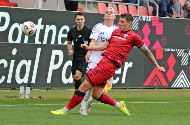 25.10.2025, xpfrx, Fussball 3.Liga, FC Ingolstadt - 1.FC Saarbrücken v.l. Florian Pick (Saarbrücken), Jonas Scholz (Ingolstadt) (DFL DFB REGULATIONS PROHIBIT ANY USE OF PHOTOGRAPHS as IMAGE SEQUENCES and or QUASI-VIDEO) Ingolstadt