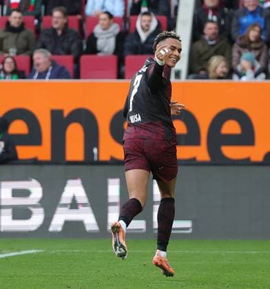25.10.2024, 1. Bundesliga, FC Augsburg vs RB Leipzig, WWK Arena Augsburg, Fussball, im Bild: Antonio Nusa (RB Leipzig) jubelt