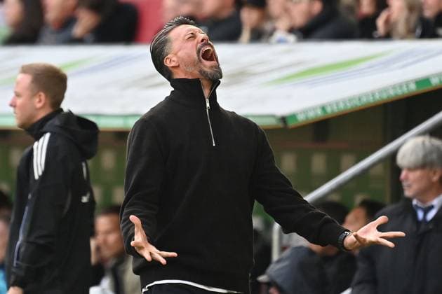 Sandro WAGNER (Trainer FC Augsburg), Wut,Aerger, Einzelbild,angeschnittenes Einzelmotiv, Halbfigur,halbe Figur. Fussball 1. Bundesliga Saison 2025 2026, 8.Spieltag, Spieltag08 FC Augsburg - RB Leipzig am 25.10.2025 , WWK A R E N A. *** Sandro WAGNER Trainer FC Augsburg , Anger,Aerger, single picture,cropped single motif, half figure,half figure Football 1 Bundesliga Season 2025 2026, 8 Matchday, Matchday08 FC Augsburg RB Leipzig on 25 10 2025 , WWK A R E N A