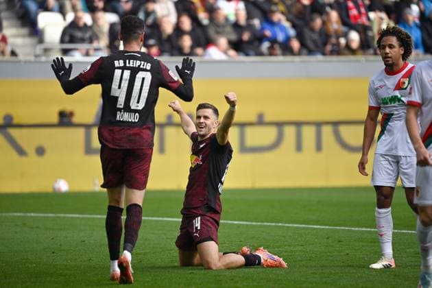 Torjubel Christoph BAUMGARTNER (L) nach Tor zum 0-4, Jubel,Freude,Begeisterung, Aktion, Fussball 1. Bundesliga Saison 2025 2026, 8.Spieltag, Spieltag08 FC Augsburg - RB Leipzig am 25.10.2025 , WWK A R E N A.