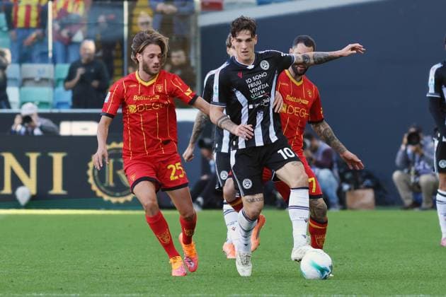 Udinese™s Nicolo Zaniolo fights for the ball with Lecce s Antonino Gallo during the Serie A soccer match between Udinese and Lecce at the Bluenergy Stadium in Udine, north east Italy - Saturday, October 25,2026 - soccer  Copyright: xAndreaxBressanutti LaPressex