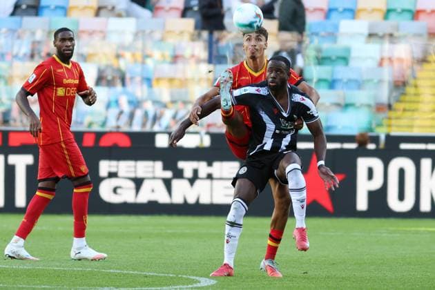 Udinese s Keinan Davis fights for the ball with Lecce s Tiago Gabriel during the Serie A soccer match between Udinese and Lecce at the Bluenergy Stadium in Udine, north east Italy - Saturday, October 25,2026 - soccer  Copyright: xAndreaxBressanutti LaPressex
