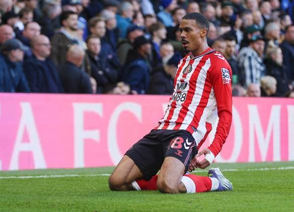Chelsea v Sunderland, English Premier League, Craven Cottage, London, UK - 25 10 2025 Wilson Isidor of Sunderland celebrates scoring their first goal in the Premier League away game at Chelsea London Stamford Bridge London GBR, UK NEWSPAPERS OUT Copyright: xMarkxGreenwoodx