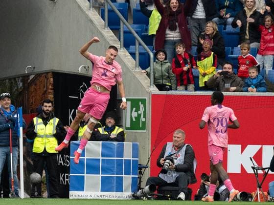 Tor zum 2:0 durch Tim Lemperle (TSG 1899 Hoffenheim, 19) Jubel, Torjubel, bejubelt sein Tor. GER, TSG 1899 Hoffenheim vs. 1. FC Heidenheim, Fussball, Herren, 1. Bundesliga, 8. Spieltag, Spielzeit 2025 2026, 25.10.2025, DFL DFB REGULATIONS PROHIBIT ANY USE OF PHOTOGRAPHS AS IMAGE SEQUENCES AND OR QUASI-VIDEO, GER, TSG 1899 Hoffenheim vs. 1. FC Heidenheim, Fussball, Herren, 1. Bundesliga, 8. Spieltag, Spielzeit 2025 2026, 25.10.2025 Sinsheim Copyright: xEibner-Pressefoto WolfgangxFrankx EP_WFK