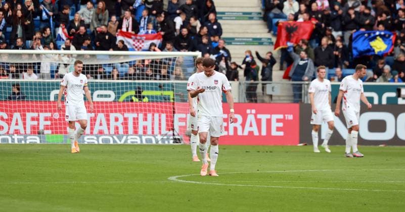 25.10.25 TSG 1899 Hoffenheim - 1. FC Heidenheim Deutschland, Sinsheim, 25.10.2025, Fussball, Bundesliga, Saison 2025 2026, TSG 1899 Hoffenheim - 1. FC Heidenheim: 1. FC Heidenheim Spieler Enttäuschung.