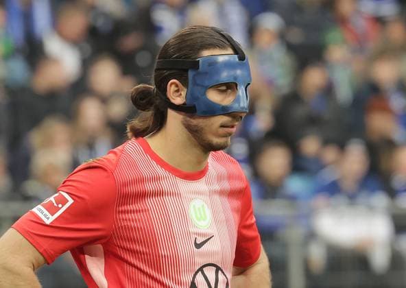Kamil Grabara (VfL Wolfsburg) Fussball, Herren, Saison 2025 2026,1.Liga, Volksparkstadion, Hamburger SV gegen VfL Wolfsburg, DFL REGULATIONS PROHIBIT ANY USE OF PHOTOGRAPHS AS IMAGE SEQUENCES AND OR QUASI-VIDEO.
