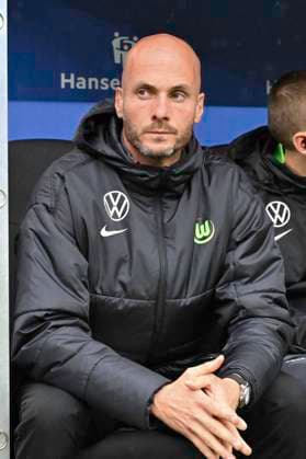 GER; 1. FBL,, Hamburger SV vs VfL Wolfsburg 25.10.2025, Volksparkstadion, Hamburg, GER; 1. FBL, Hamburger SV vs VfL Wolfsburg im Bild Trainer Paul Simonis (Wolfsburg)