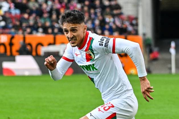 GER, 1. FBL, FC Augsburg vs RB Leipzig 25.10.2025, WWK-Arena, Augsburg, GER, 1. FBL, FC Augsburg vs RB Leipzig, im Bild Dimitrios Giannoulis (FC Augsburg, 13)