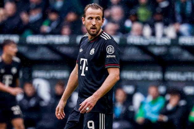 Harry Kane of FC Bayern München looks on Borussia Mönchengladbach v FC Bayern München, Bundesliga, Borussia Mönchengladbach v FC Bayern München, Stadion im Borussia-Park, October 25, 2025, Mönchengladbach, Germany.