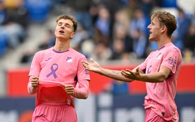 Wouter Tohumcu TSG 1899 Hoffenheim (18) Fisnik Asllani TSG 1899 Hoffenheim (11) Enttaeuschung enttaeuscht nach vergebener Torchance Gestik Geste TSG 1899 Hoffenheim vs 1. FC Heidenheim 1846 FCH 25.10.2025 DFL REGULATIONS PROHIBIT ANY USE OF PHOTOGRAPHS AS IMAGE SEQUENCES AND OR QUASI-VIDEO TSG 1899 Hoffenheim vs 1. FC Heidenheim 1846 FCH