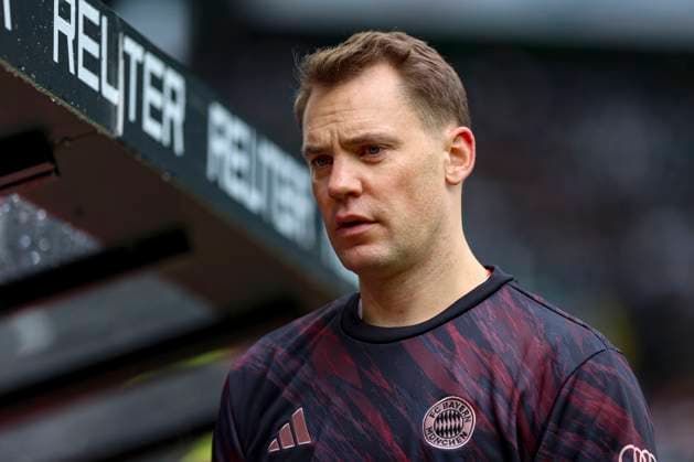 Mönchengladbach, Deutschland, 25.10.25: Manuel Neuer (FC Bayern München) schaut waehrend des Spiels der Bundesliga zwischen Borussia Mönchengladbach vs FC Bayern München im Stadion im Borussia Park Mönchengladbach Stadion im Borussia Park North Rhine-Westphalia Germany Copyright: xBrauer-Fotoagenturx xAdrianxSchlx