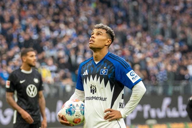 Deutschland, Fussball, 1. Bundesliga, 8. Spieltag 2025 2026, HSV - VfL Wolfsburg am 25.10. in Hamburg (Volksparkstadion): Ransford-Yeboah Königsdörffer (Hamburger SV 11) vor dem Elfmeter Copyright: xSvenxHeidmannx