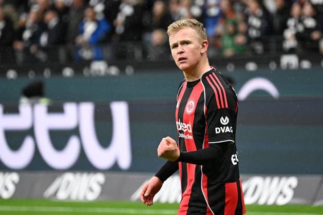 25.10.2025, xjhx, Fussball 1.Bundesliga, Eintracht Frankfurt - FC St.Pauli v.l. Torjubel nach dem Tor zum celebrating the goal celebrate 2:0 durch Jonathan Jonny Burkardt (Eintracht Frankfurt) (DFL DFB REGULATIONS PROHIBIT ANY USE OF PHOTOGRAPHS as IMAGE SEQUENCES and or QUASI-VIDEO) Frankfurt am Main