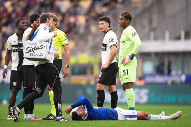 Como™s Alvaro Morata injured during the Serie A soccer match between Parma and Como at Ennio Tardini Stadium in Parma, North Italy, Saturday, October 25, 2025. Soccer  Copyright: xMassimoxPaolone LaPressex