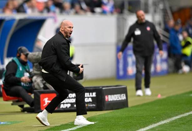 Trainer Coach Christian Ilzer TSG 1899 Hoffenheim am Spielfeldrand Gestik Geste dahinter Trainer Coach Frank Schmidt 1. FC Heidenheim 1846 FCH TSG 1899 Hoffenheim vs 1. FC Heidenheim 1846 FCH 25.10.2025 DFL REGULATIONS PROHIBIT ANY USE OF PHOTOGRAPHS AS IMAGE SEQUENCES AND OR QUASI-VIDEO TSG 1899 Hoffenheim vs 1. FC Heidenheim 1846 FCH