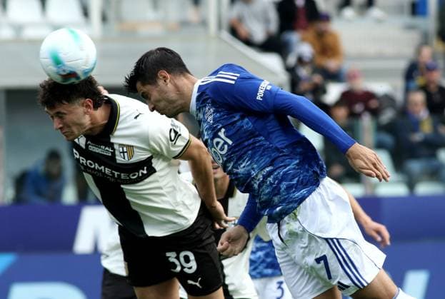 Foto IPP Albano Angilletta Parma 25 10 2025 Calcio Campionato di serie A 2025 2026 Parma - Como nella foto: Alvaro Morata e Patrick Cutrone Italy Photo Press World Copyright italy ITALY  Copyright: xR4924_italyphotopressx