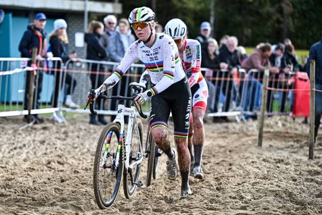 Dutch Fem Van Empel pictured in action during the elite women s race of the Exact Cross, stage 3 (out of 7) in the Exact Cross cyclocross competition, in Heerde, on Saturday 25 October 2025. DAVIDxPINTENS  x137915886x
