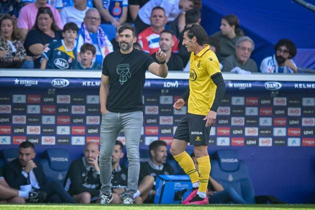 Head coach Eder Sarabia (Elche CF) and Pere Milla (RCD Espanyol) are seen during a La Liga EA Sports match between RCD Espanyol and Elche CF at Stage Front Stadium in Barcelona, , Spain, on October 25 2025. Photo by Felipe Mondino Copyright: x@FELIPExMONDINOx