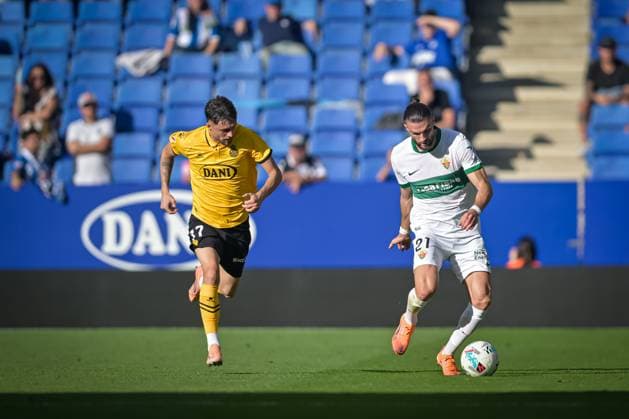Leo Petrot (Elche CF) and Jofre Carreras (RCD Espanyol) in action during a La Liga EA Sports match between RCD Espanyol and Elche CF at Stage Front Stadium in Barcelona, , Spain, on October 25 2025. Photo by Felipe Mondino Copyright: x@FELIPExMONDINOx