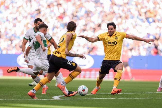 October 25, 2025, Cornella, Barcelona, SPAIN: Leandro Cabrera of RCD Espanyol and German Valera of Elche CF in action during the Spanish league, La Liga EA Sports, football match played between RCD Espanyol and Elche CF at RCDE Stadium on October 25, 2025 in Cornella, Barcelona, Spain. Cornella SPAIN - ZUMAa181 20251025_zaa_a181_137 Copyright: xJavierxBorregox