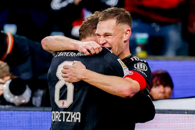 Joshua Kimmich of FC Bayern München celebrates with teammates after scoring his teams first goal Borussia Mönchengladbach v FC Bayern München, Bundesliga, Borussia Mönchengladbach v FC Bayern München, Stadion im Borussia-Park, October 25, 2025, Mönchengladbach, Germany.