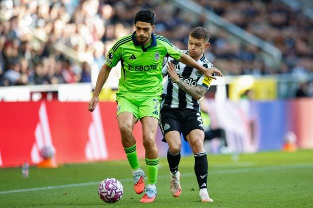 25th October 2025; St James Park, Newcastle, England; Premier League Football, Newcastle United versus Fulham; Raul Jimenez of Fulham holds off Kieran Trippier of Newcastle United  CraigxCowan