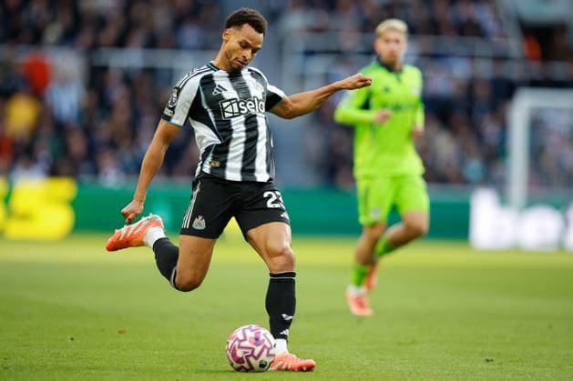 25th October 2025; St James Park, Newcastle, England; Premier League Football, Newcastle United versus Fulham; Jacob Murphy of Newcastle United shoots at goal  CraigxCowan