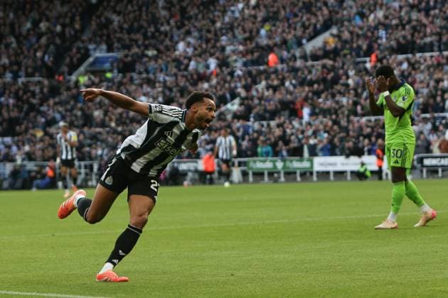 Newcastle United v Fulham - Premier League Jacob Murphy of Newcastle United celebrates his first goal during the Premier League match between Newcastle United and Fulham at St. James s Park in Newcastle, United Kingdom, on October 25, 2025. Newcastle Tyne and Wear United Kingdom  Copyright: xMIxNewsx originalFilename:fletcher-newcastl251025_npB9g.jpg