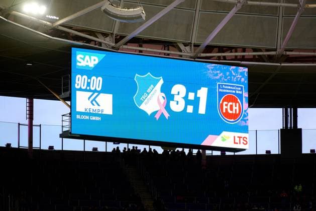 1.?? Fussball Bundesliga: TSG Hoffenheim vs. 1. FC Heidenheim; 25.10.2025 Spielstand 3:1 in der PreZero Arena zwischen TSG Hoffenheim und 1. FC Heidenheim 1846 1. Bundesliga: TSG Hoffenheim gegen 1. FC Heidenheim am 25.10.2025 in der PreZero Arena in Sinsheim. DFL REGULATIONS PROHIBIT ANY USE OF PHOTOGRAPHS AS IMAGE SEQUENCES AND OR QUASI-VIDEO. Copyright: xBEAUTIFULxSPORTS Gelhardtx