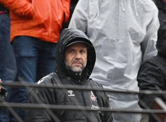 25.10.2025, xophax, Fussball Regionalliga West Südstadion Fortuna Köln gegen 1.FC Köln II Trainer Evangelos Sbonias ( 1.FC Köln ) musste den Innenraum verlassen. (DFL DFB REGULATIONS PROHIBIT ANY USE OF PHOTOGRAPHS as IMAGE SEQUENCES and or QUASI-VIDEO) Köln