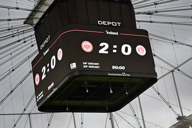 25.10.2025, xjhx, Fussball 1.Bundesliga, Eintracht Frankfurt - FC St.Pauli v.l. Endergebnis auf der Anzeigetafel Wuerfel (DFL DFB REGULATIONS PROHIBIT ANY USE OF PHOTOGRAPHS as IMAGE SEQUENCES and or QUASI-VIDEO) Frankfurt am Main