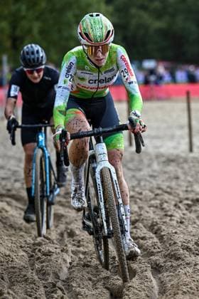 Dutch Inge van der Heijden pictured in action during the elite women s race of the Exact Cross, stage 3 (out of 7) in the Exact Cross cyclocross competition, in Heerde, on Saturday 25 October 2025. DAVIDxPINTENS  x137916388x