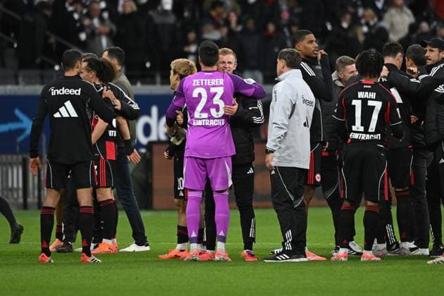 25.10.2025, xpsx, Fussball 1.Bundesliga, Eintracht Frankfurt - FC St.Pauli v.l. Jubel, Freude über den Sieg Michael Zetterer (Eintracht Frankfurt) Jonathan Jonny Burkardt (Eintracht Frankfurt) (DFL DFB REGULATIONS PROHIBIT ANY USE OF PHOTOGRAPHS as IMAGE SEQUENCES and or QUASI-VIDEO) Frankfurt am Main